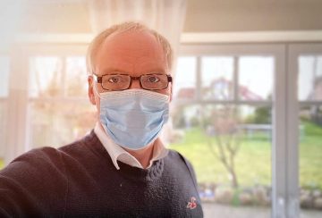 mask-corona-face-mask-mouth-guard-face-protection-covid-19-man-human-cheerful ansiktsmask